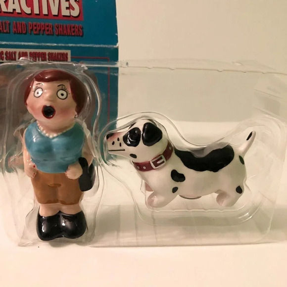 Attractives Magnetic Salt and Pepper Shakers A Lady And A  Tramp Dog - Picture 4 of 15